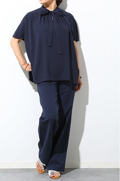 ネイビーのワントーンでまとめて、カジュアルになりがちなチノパンツもクラッシーに。<br>【クラッシーチノ・ワイド】