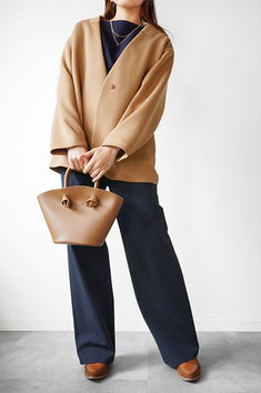 洗練のツートーンコーデで大人カワイイ秋の街歩きスタイル<br>【クラッシーチノ・ワイド】