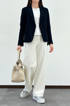 【スニーカー通勤コーデ②】クールなコンサバスタイルも今っぽく</br>【クラッシーチノ・ワイド】