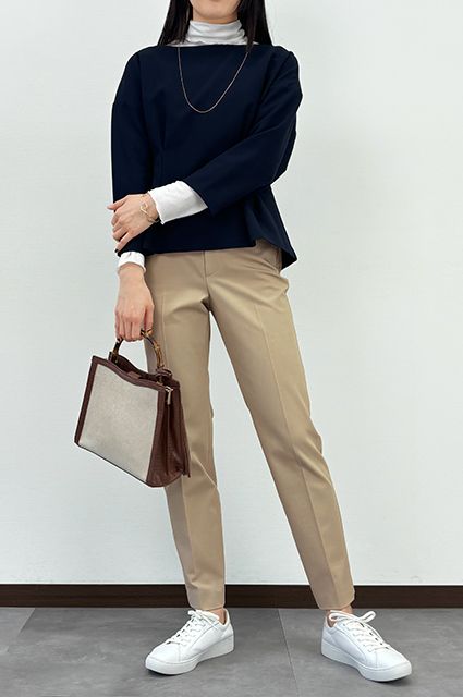 定番色でつくる、ポイントにホワイトを取り入れた、爽やか上品コーデ</br>【オックスフォード・テーパード】