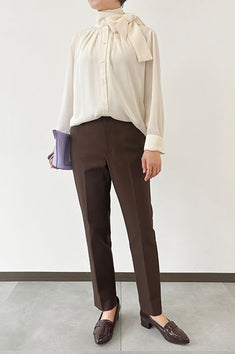 優雅にきまる、大人のブラウンパンツ<br>【オックスフォード・テーパード】