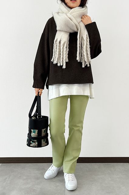 コーデに映えるペールグリーンパンツ<br>【ミルキーダブルウォーム・ストレート】