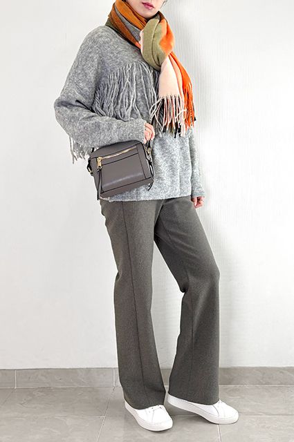 シックでおしゃれ!グレートーンコーデ<br>【コーデュロイニット・ストレート】