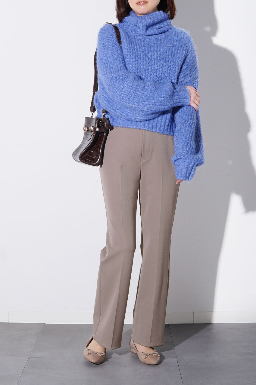 ニットも上品にまとめるきれい目パンツ<br>【ミルキーウォーム・セミフレア】