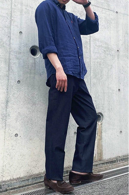 デニムONデニム風コーデはカラーとシルエットがポイント。<br>【MENS ジーンズライク・ストレート】
