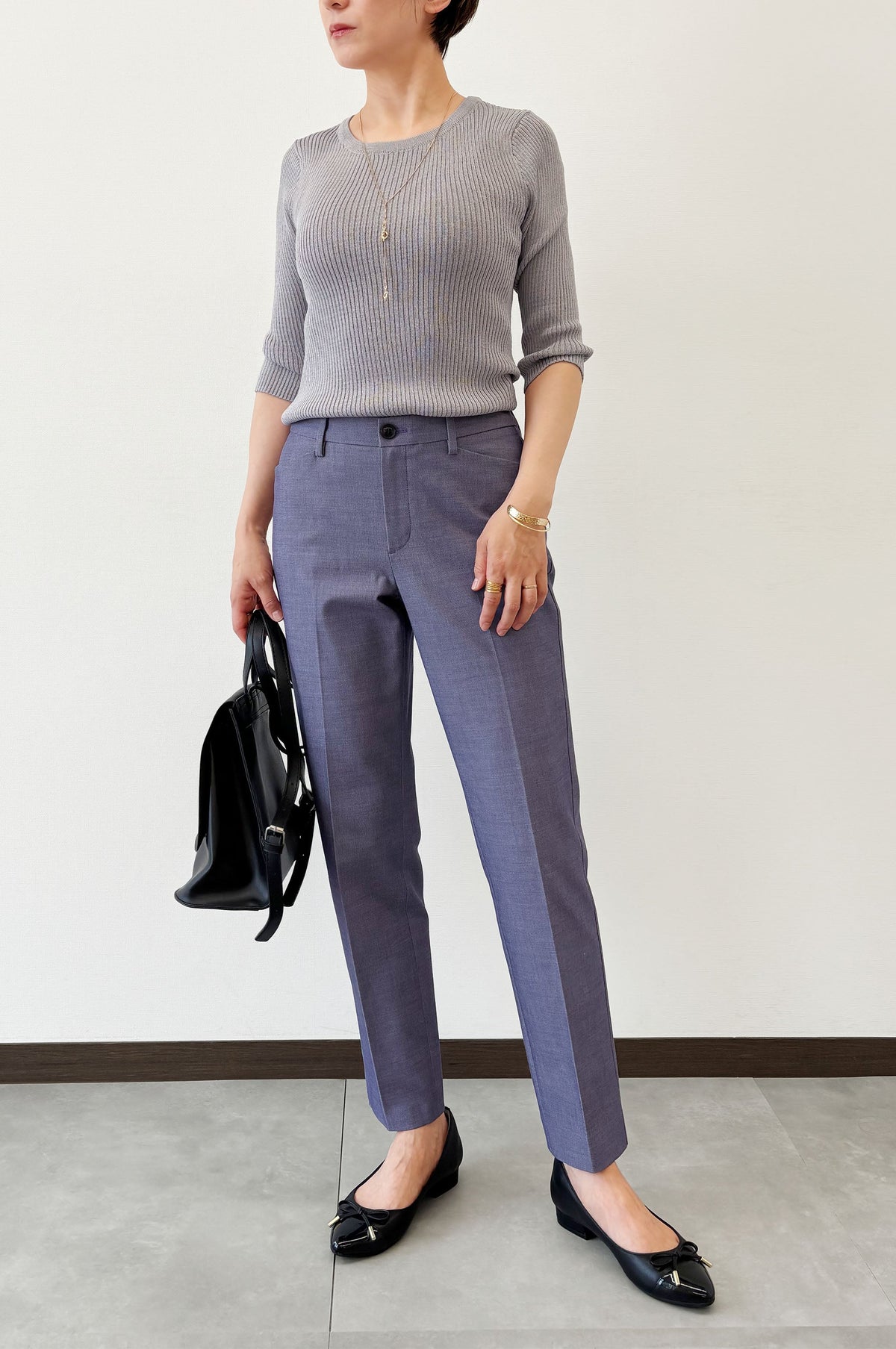 上品パープルカラーが主役の秋コーデ【オックスフォード・テーパード