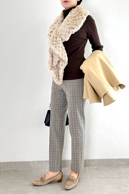 茶系コーデをキュッと引き締めるグレー地のチェックパンツ<br>【ミルキーウォームテーパード】