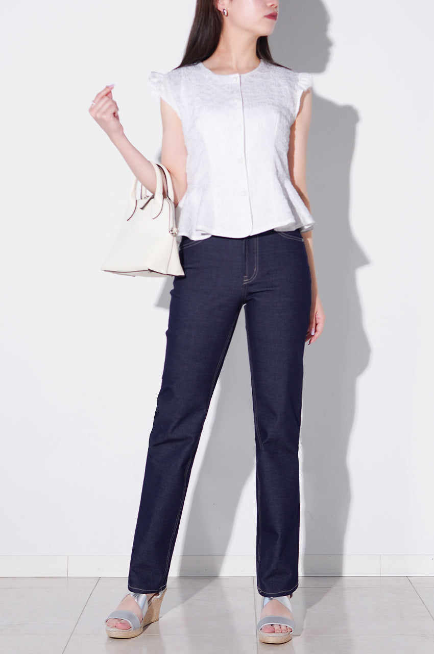 白とデニムのほの甘可憐コーデ<br>【ジーンズライク・ストレート】