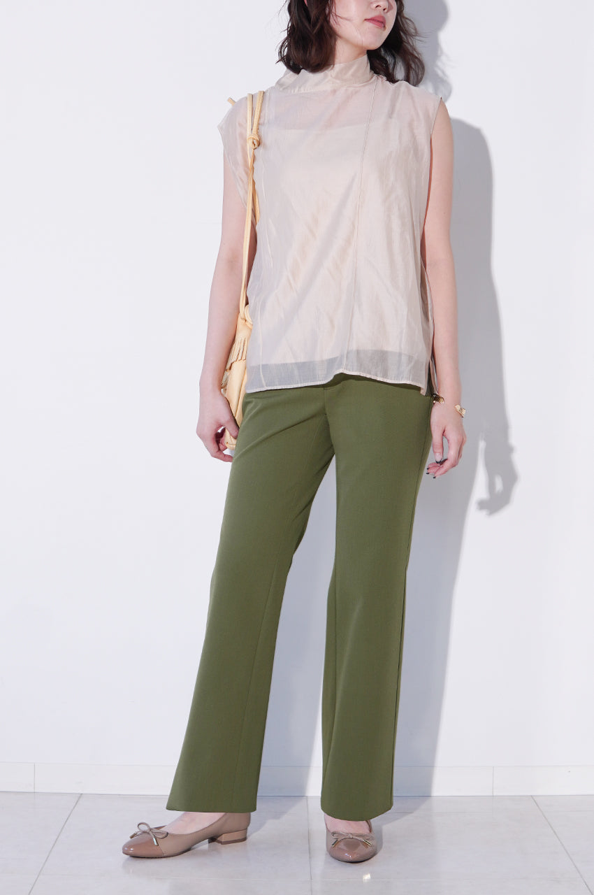 透け感ベージュとダークグリーンの洗練バランス<br>【コットン+3・スニーカーカット】