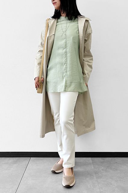 #01 ホワイト/スタッフ身長 162cm ・裾上げなし