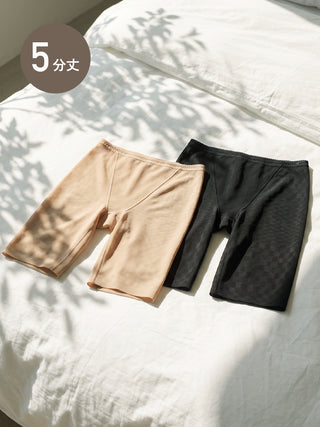#02 サンドベージュ、#08 ブラック