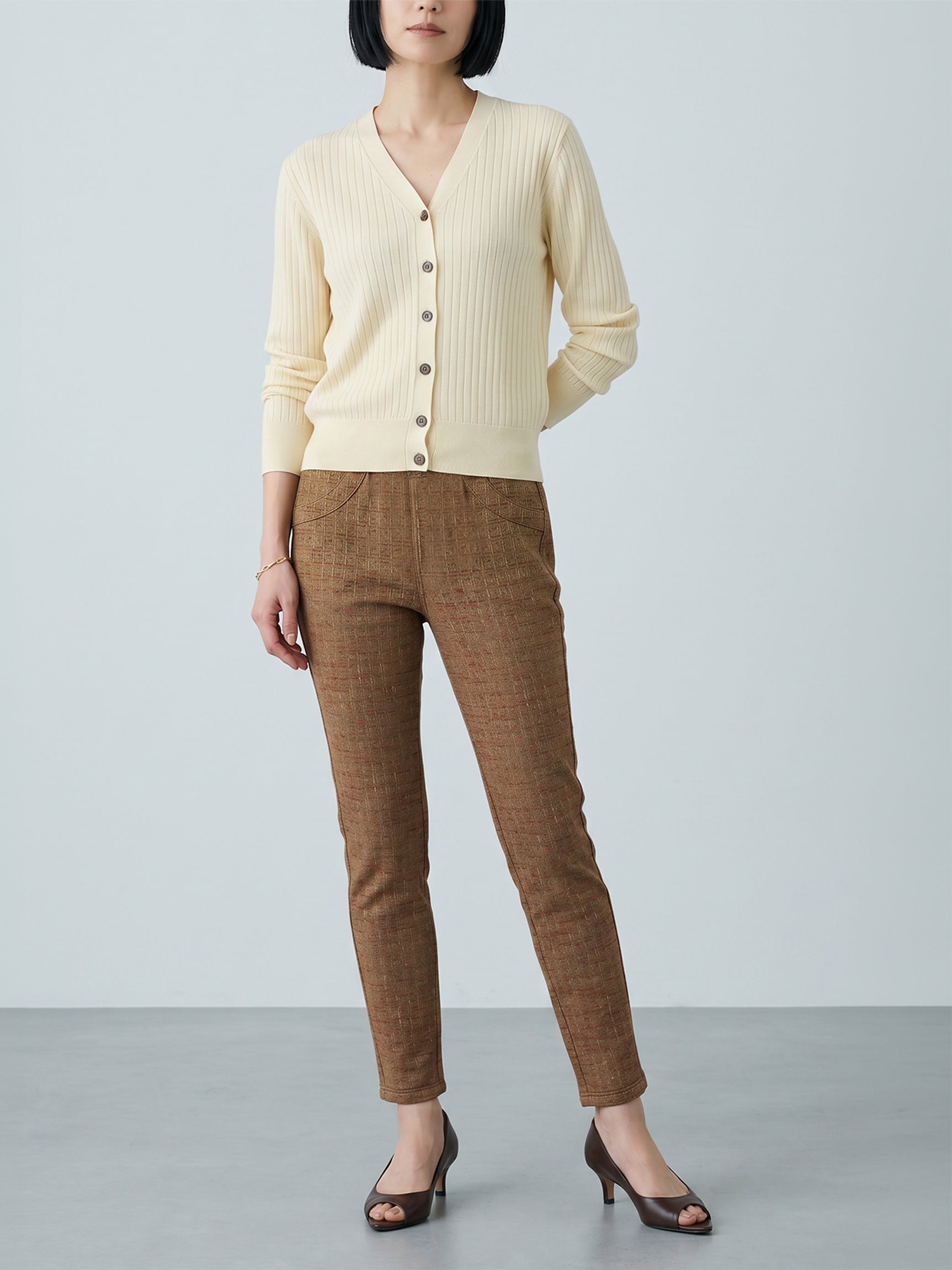 Smooth and slim pants