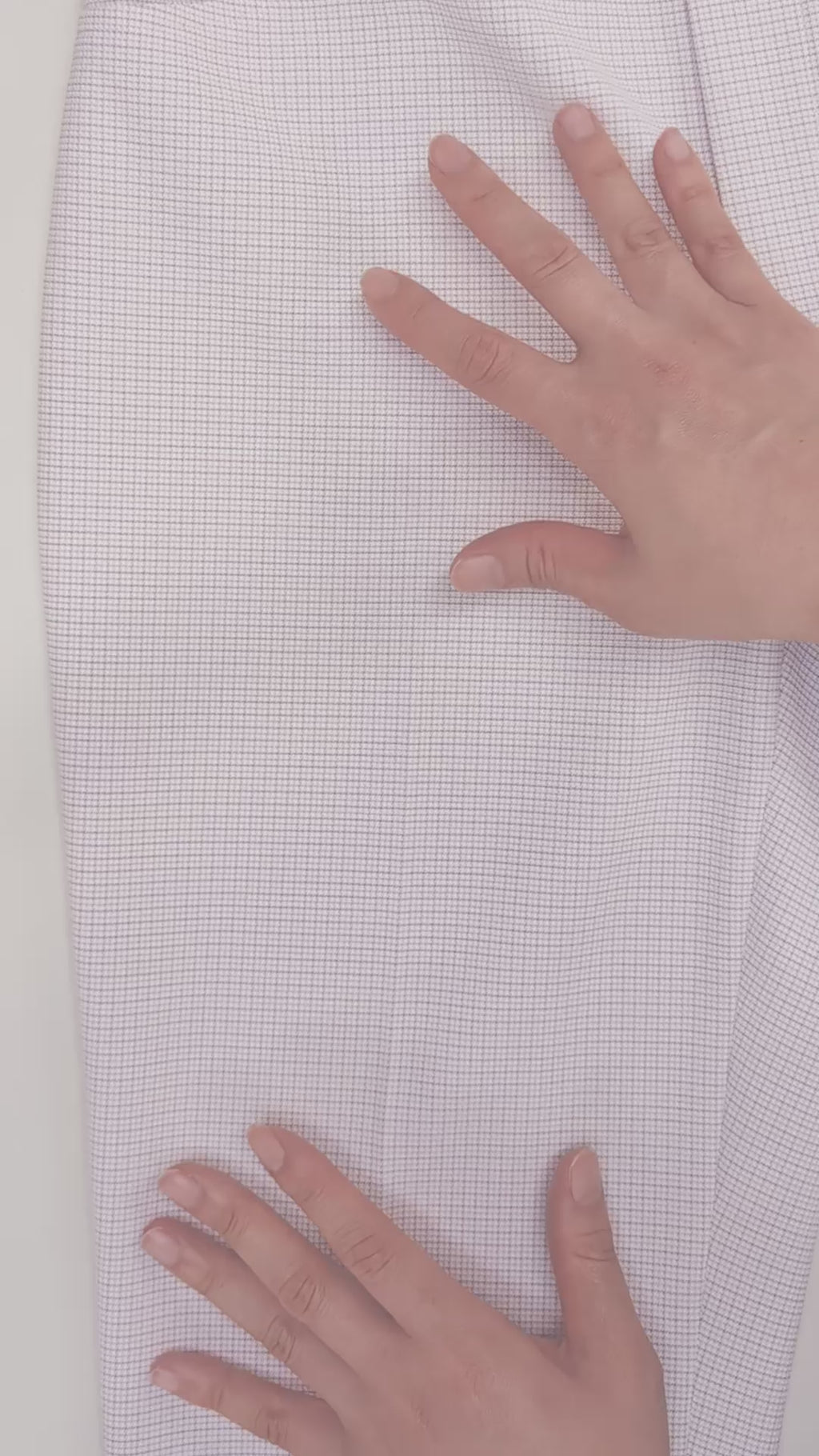 シワになりにくしっかりとした生地感で、いつでもきれいを保てます